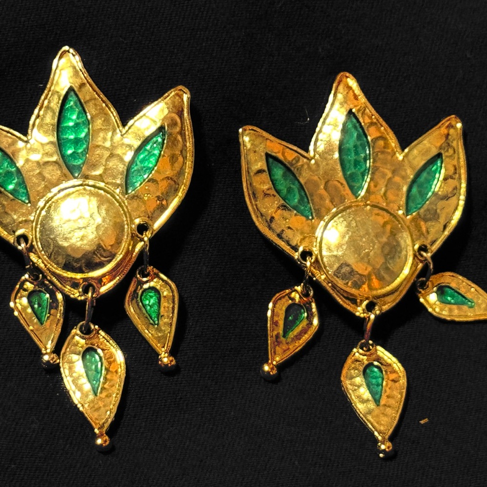 Vintage Gold-Tone Leaf Drop Clip-On Earrings Patent 3159894 1960’s